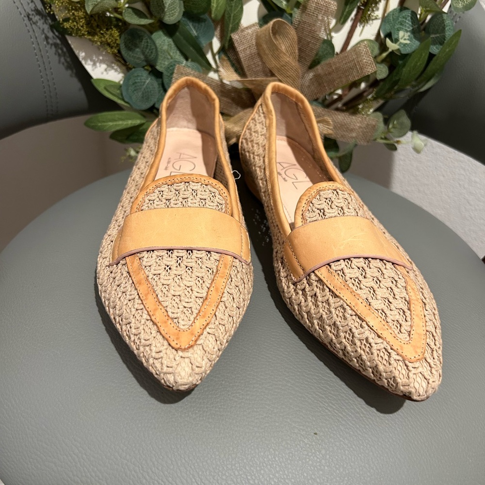 AGL Blanca Woven Loafers women size 38 US 8 NEW
$517 Beige and Tan Loafers